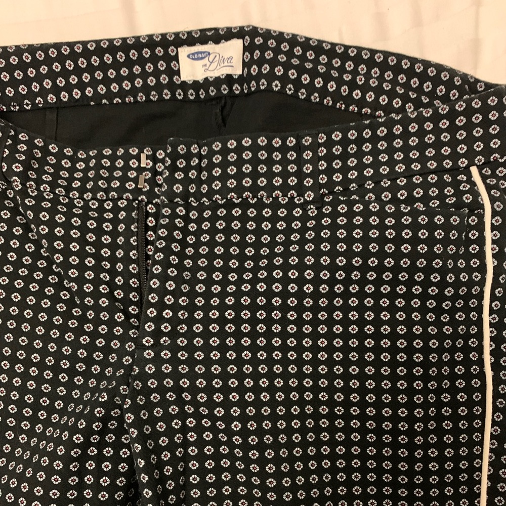 Old navy daisy pants